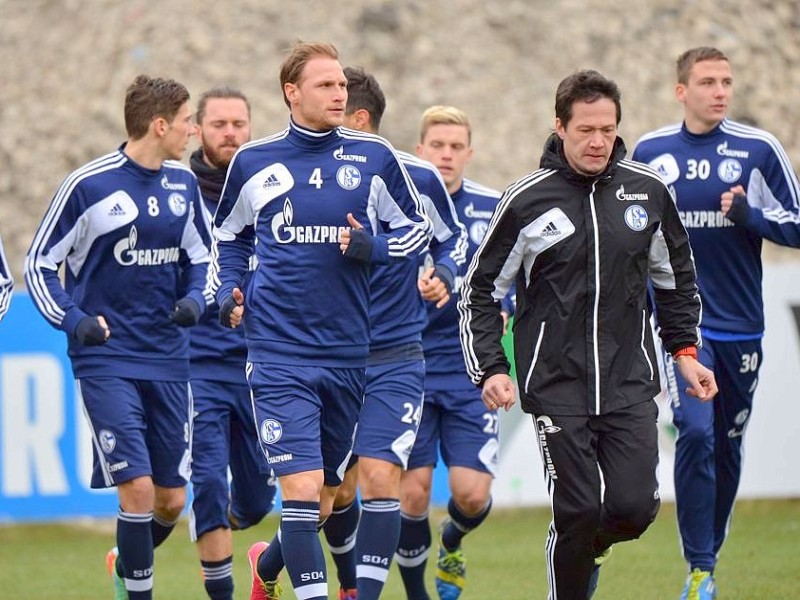 Training FC Schalke 04 am Donnerstag, 13.02.2014 in Gelsenkirchen.Im Bild Schalkes Kapitän Benedikt HöwedesFoto: Joachim Kleine-Büning/WAZ FotoPool