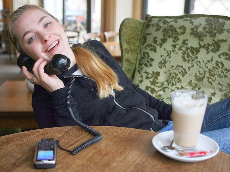 Schnurlos telefonieren wurde aber schnell für Otto-Normal-Mensch interessant. Der Telefonhörer galt schon bald als nostalgisch.