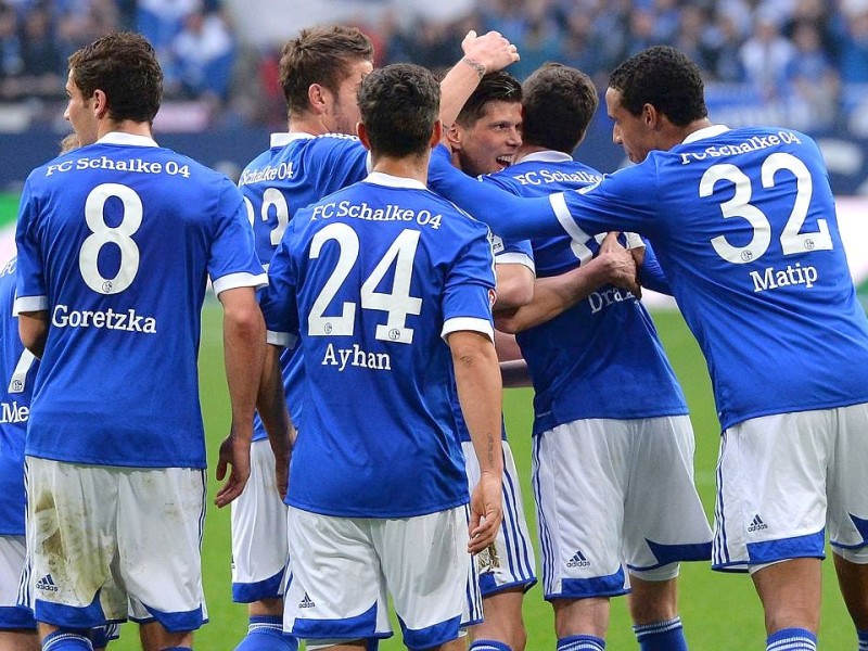 Durch Treffer von Goretzka, Huntelaar und Szalai haben die Schalker Eintracht Braunschweig mit 3:1 besiegt.