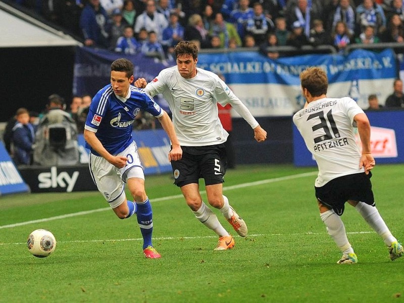 Durch Treffer von Goretzka, Huntelaar und Szalai haben die Schalker Eintracht Braunschweig mit 3:1 besiegt.