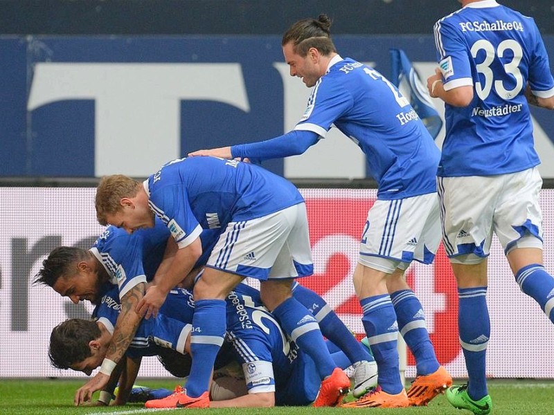 Durch Treffer von Goretzka, Huntelaar und Szalai haben die Schalker Eintracht Braunschweig mit 3:1 besiegt.