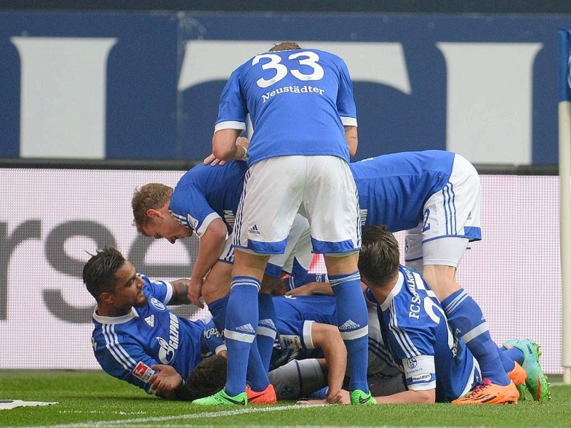 Durch Treffer von Goretzka, Huntelaar und Szalai haben die Schalker Eintracht Braunschweig mit 3:1 besiegt.