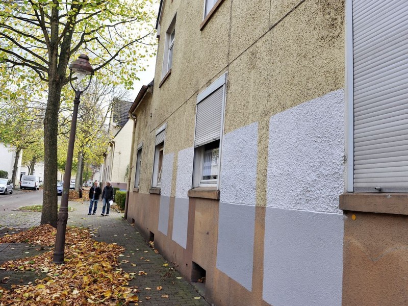 Die Zechensiedlung Flöz Dickebank in Gelsenkirchen-Ückendorf im Oktober 2013. Testanstrich für die Sanierung.