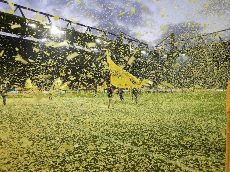 Der BVB schlägt den VfL Wolfsburg im DFB-Pokal-Halbfinale mit 2:0. Die Impressionen aus dem Signal Iduna Park.