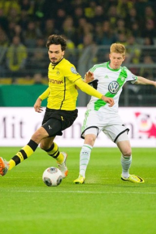 Der BVB schlägt den VfL Wolfsburg im DFB-Pokal-Halbfinale mit 2:0. Die Impressionen aus dem Signal Iduna Park.