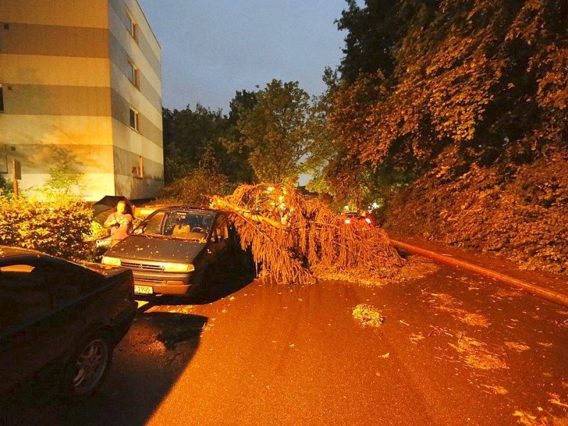 Das Unwetter in Essen Kettwig und seine Folgen  Sturm   am Montag 09.06.2014  Bild : Detlev Kreimeier / WAZ FotoPool