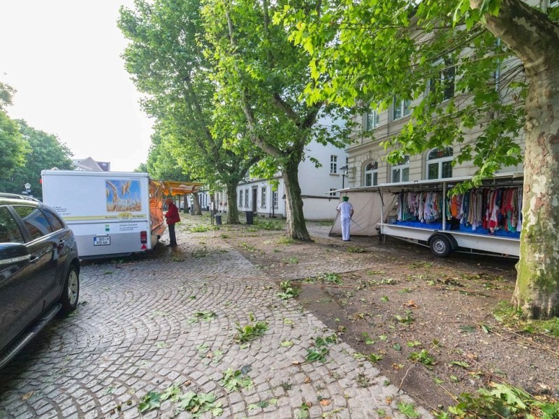 Essen Kettwig - Unwetter am Pfingstmontag - Sturmschäden - nur drei Marktbeschicker - Foto: Reiner Worm / WAZ FotoPool