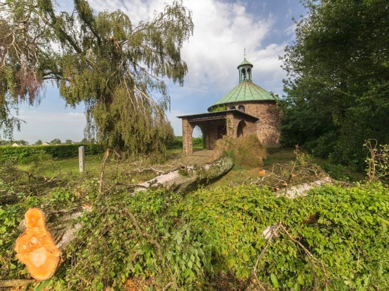 Essen Kettwig - Unwetter am Pfingstmontag - Sturmschäden - Pierburg Maria im Mayen - Foto: Reiner Worm / WAZ FotoPool