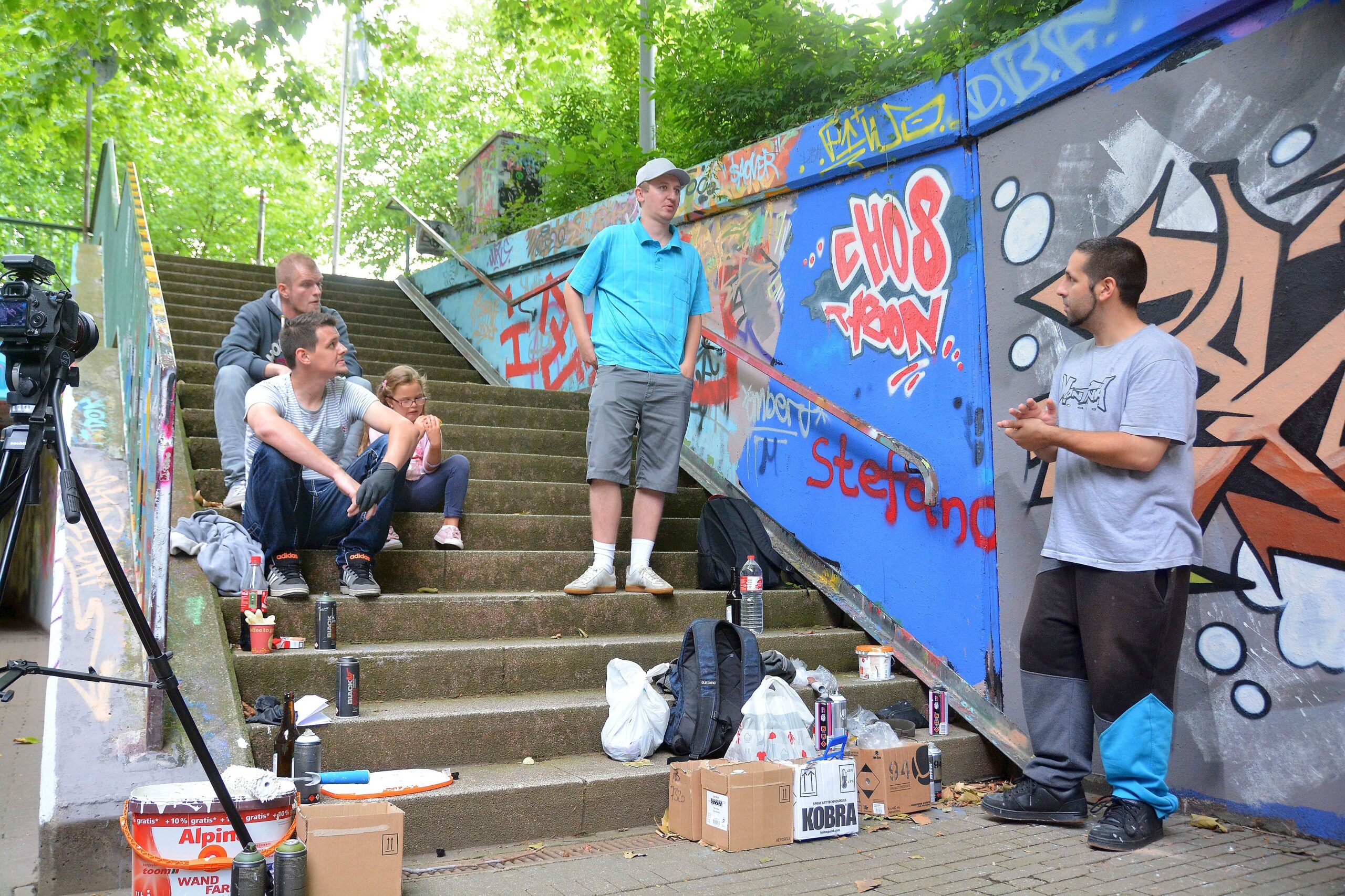 Die WAZ besucht für das Online-Feature über die Graffiti-Szene im Ruhrgebiet am Montag, 20.07.2015, Steven Blaton und seine Crew beim Live-Sprühen im Gladbecker Schürenkamptunnel. Diese Hall of Fame ist reich bebildert, aber jedes Kunstwerk kann schon am nächsten Tag wieder übermalt sein. Foto: Oliver Mengedoht / FUNKE Foto Services