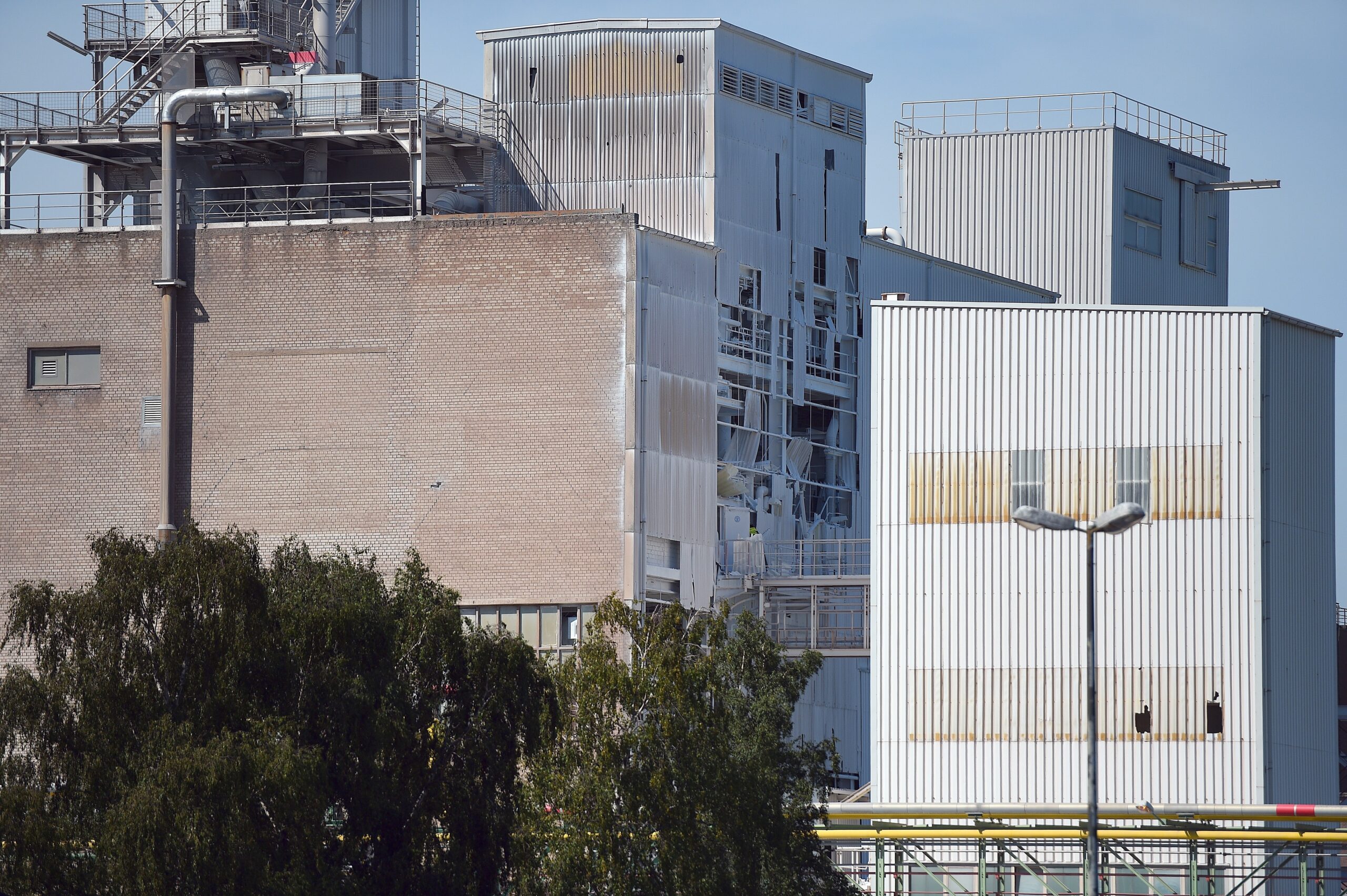 Bei einer schweren Explosion im Krefelder Chemiepark Chempark wurden am Mittwoch mehrere Huntsman-Mitarbeiter verletzt.