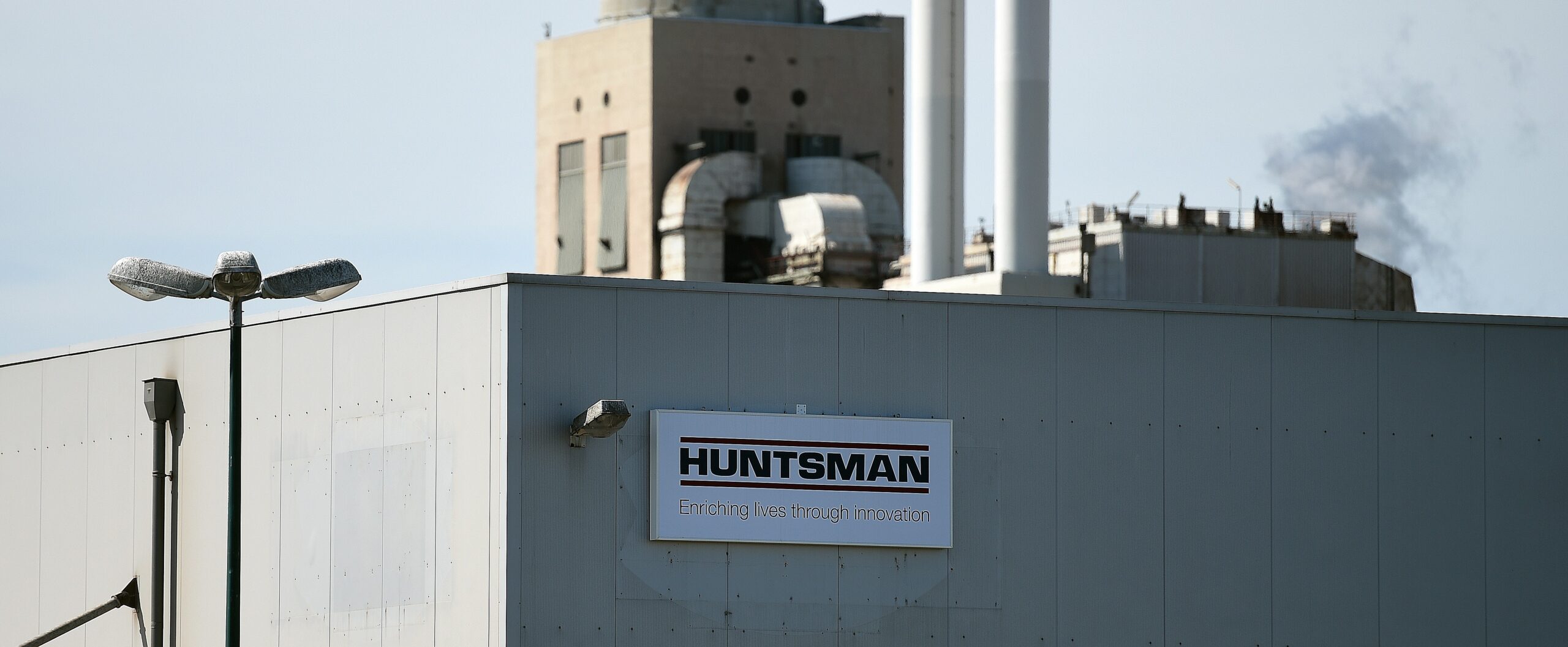 Bei einer schweren Explosion bei Huntsman im Krefelder Chempark wurden am Mittwoch mehrere Menschen zum Teil schwer verletzt.