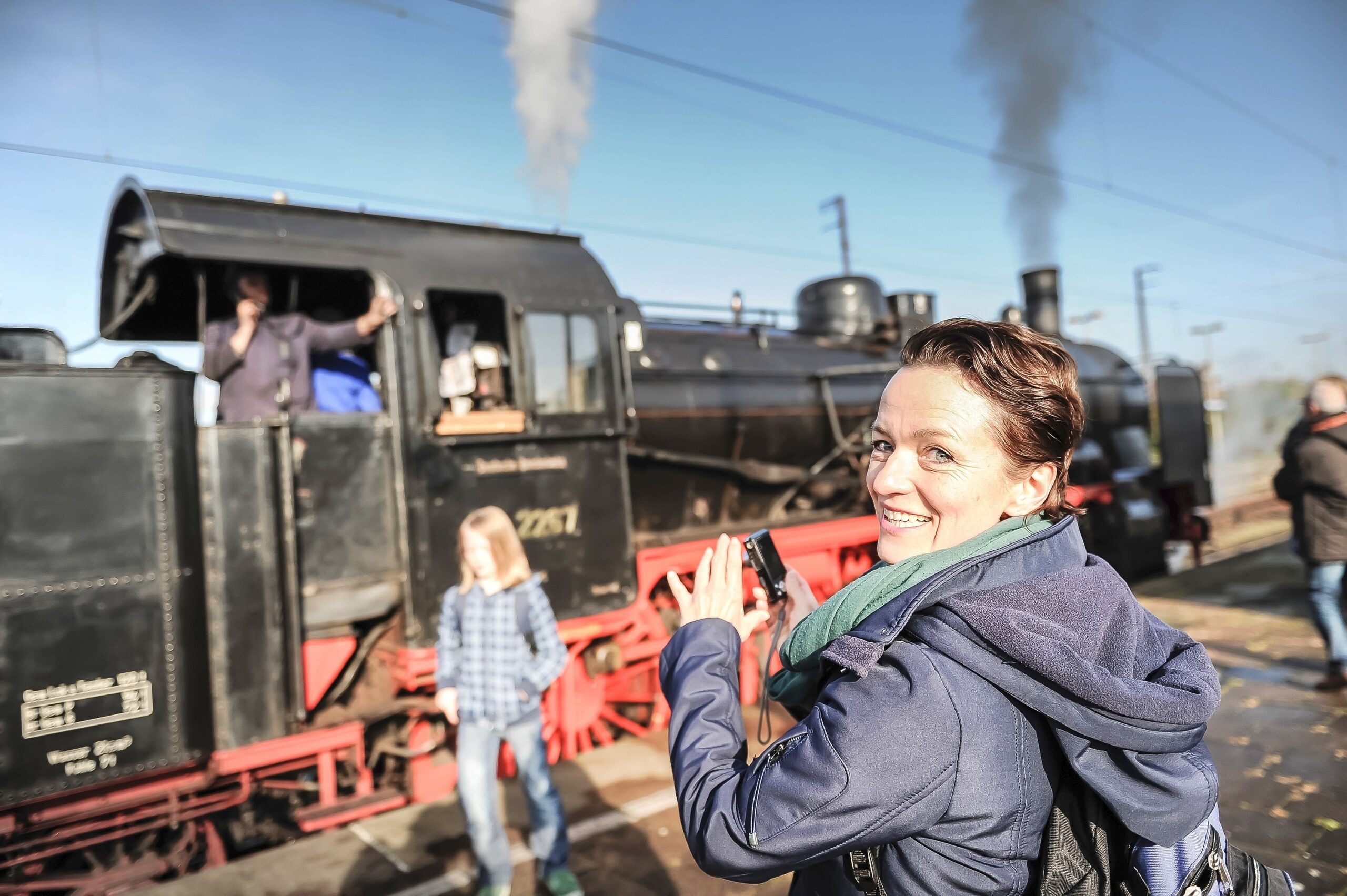 Barbara Meisner macht Erinnerungsfotos.