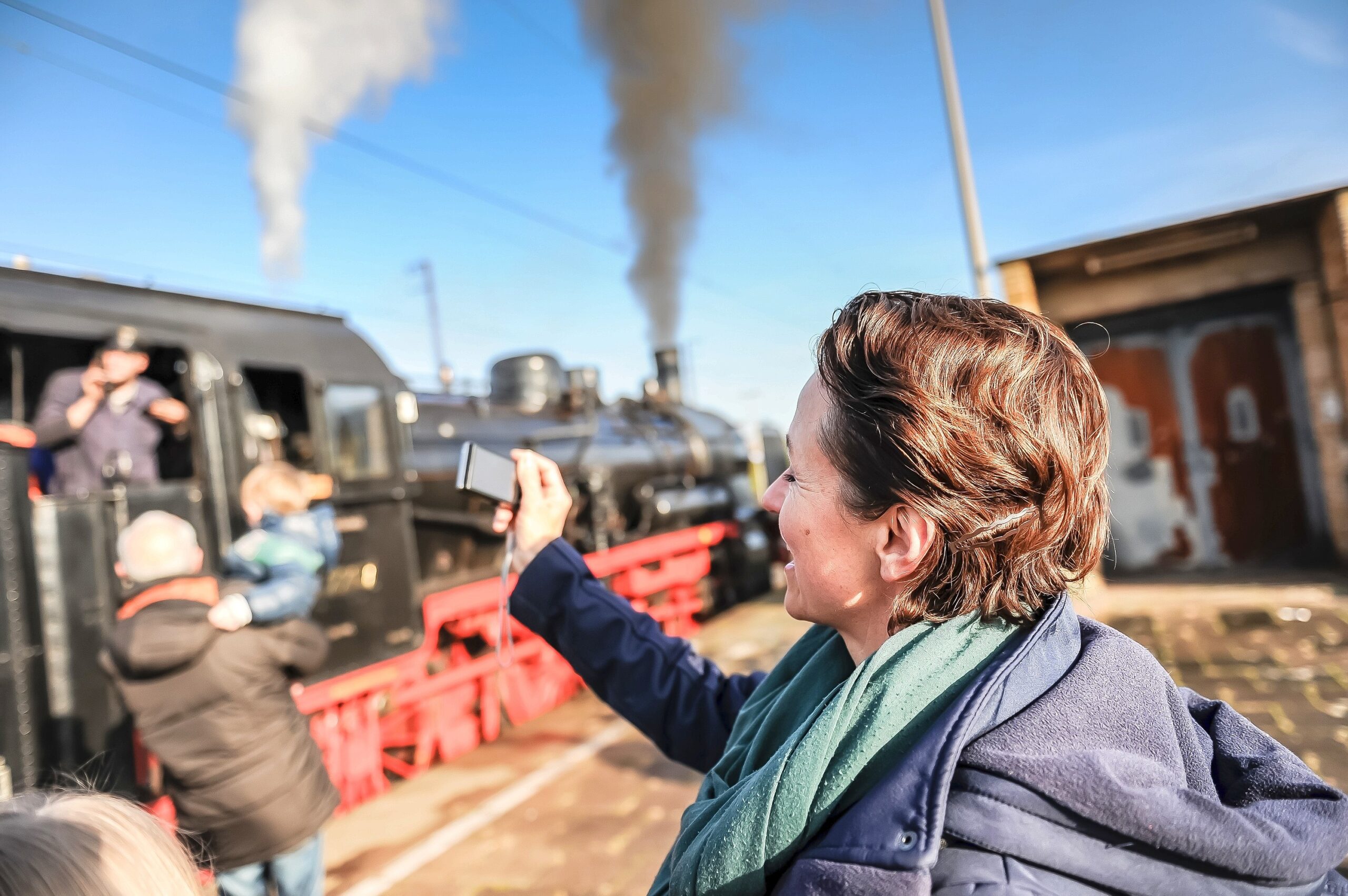 Barbara Meisner macht Erinnerungsfotos.