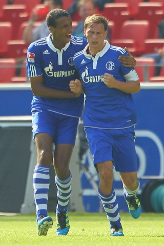 FSV Mainz - Schalke 04, Endstand 2:4. Joel Matip freut sich mit Benedikt Höwedes über den Ausgleich.
