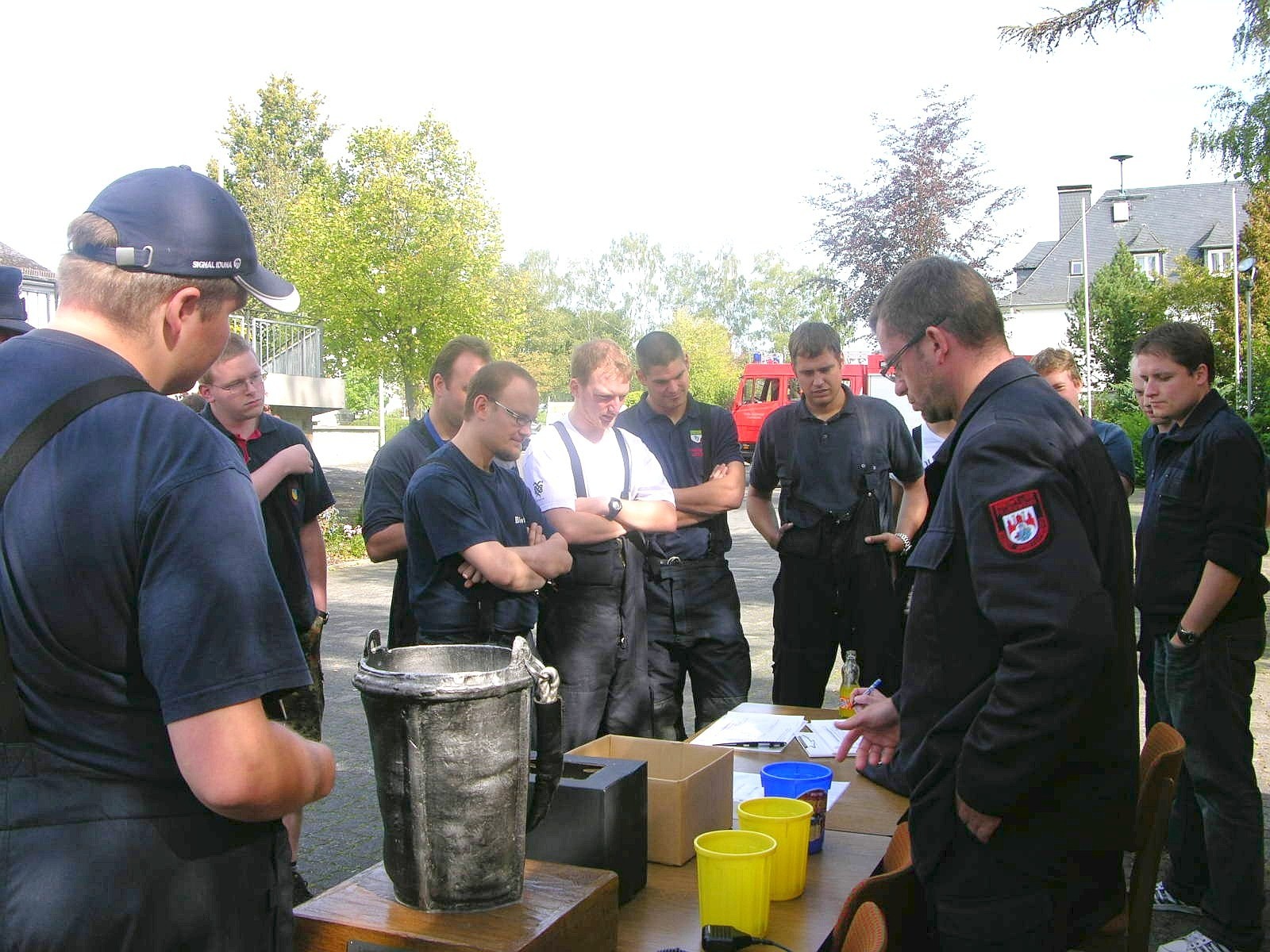 Seit 1991 wird im Hochsauerlandkreis der Leistungsnachweis der Feuerwehren nach den Richtlinien des Feuerwehrverbandes durchgeführt. Die Löschgruppe Berge der Freiwilligen Feuerwehr Meschede war am Samstag Ausrichter dieser fast schon traditionellen mittlerweile 21. Veranstaltung.