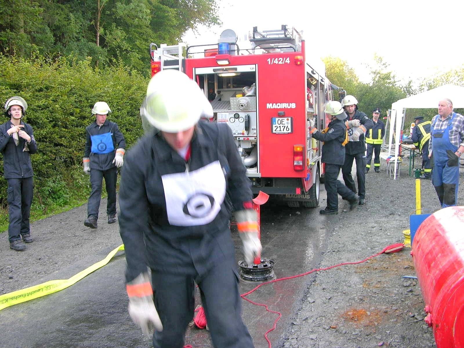 Seit 1991 wird im Hochsauerlandkreis der Leistungsnachweis der Feuerwehren nach den Richtlinien des Feuerwehrverbandes durchgeführt. Die Löschgruppe Berge der Freiwilligen Feuerwehr Meschede war am Samstag Ausrichter dieser fast schon traditionellen mittlerweile 21. Veranstaltung.