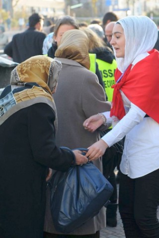 Tausende Mitglieder der vom Verfassungsschutz beobachteten „Föderation der Demokratischen Türkischen Idealistenvereine in Deutschland“, besser bekannt als „Graue Wölfe“, reisten in Essen an. Foto: Remo Bodo Tietz