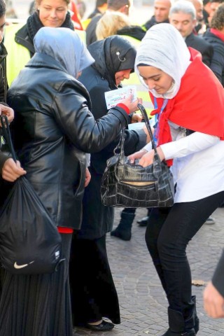 Tausende Mitglieder der vom Verfassungsschutz beobachteten „Föderation der Demokratischen Türkischen Idealistenvereine in Deutschland“, besser bekannt als „Graue Wölfe“, reisten in Essen an. Foto: Remo Bodo Tietz