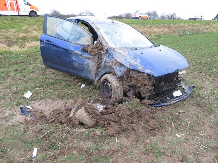 pol-do-schwerer-alleinunfall-auf-der-a-2-bei-beckum-23-jaehriger-schwer-verletzt.jpg