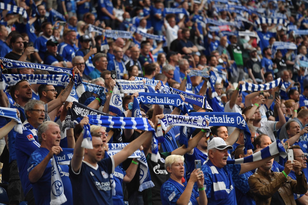 Mit den Fans im Rücken wollte der FC Schalke 04 einen guten Start hinlegen.