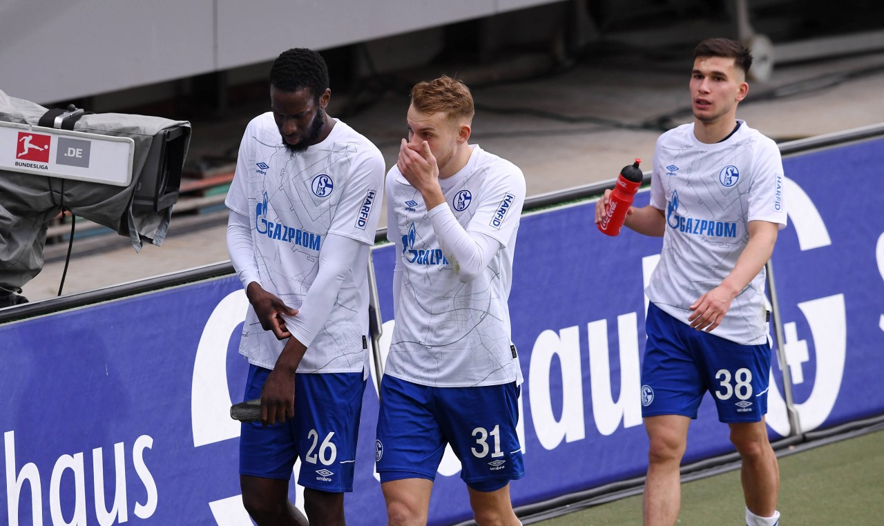 Der FC Schalke 04 hat verkündet, dass Salif Sané (l.) das Trainingslager verlassen hat.