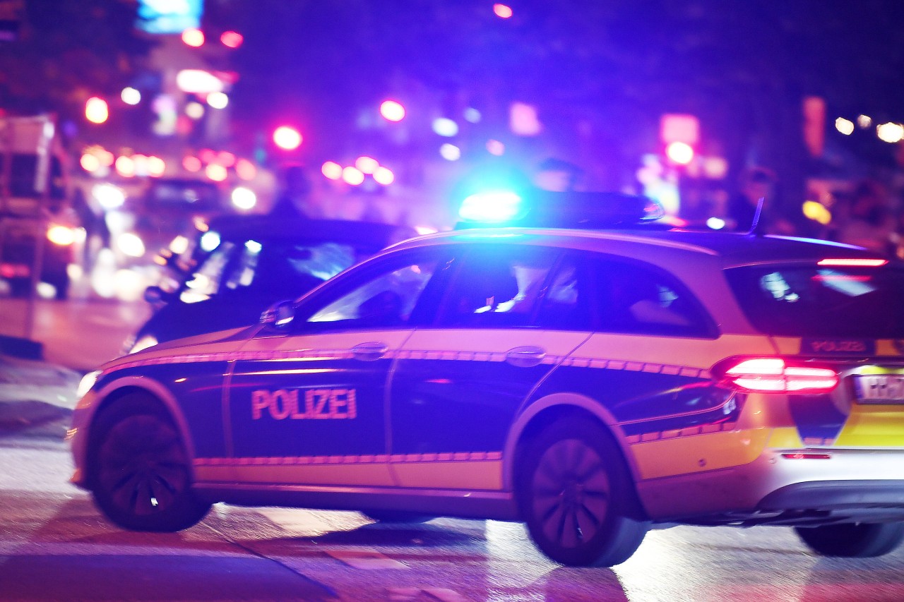 In Bielefeld sind an einer Bushaltestelle Schüsse gefallen. Ein Mann wurde dabei schwer verletzt und verstarb kurz darauf im Krankenhaus. (Symbolbild)
