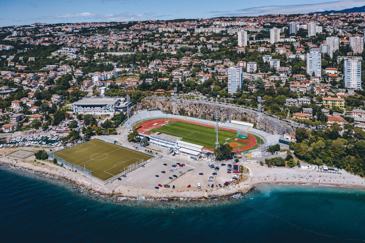 Das traumhafte Stadion Katrinda könnte der neue Arbeitsplatz von Max Meyer werden.