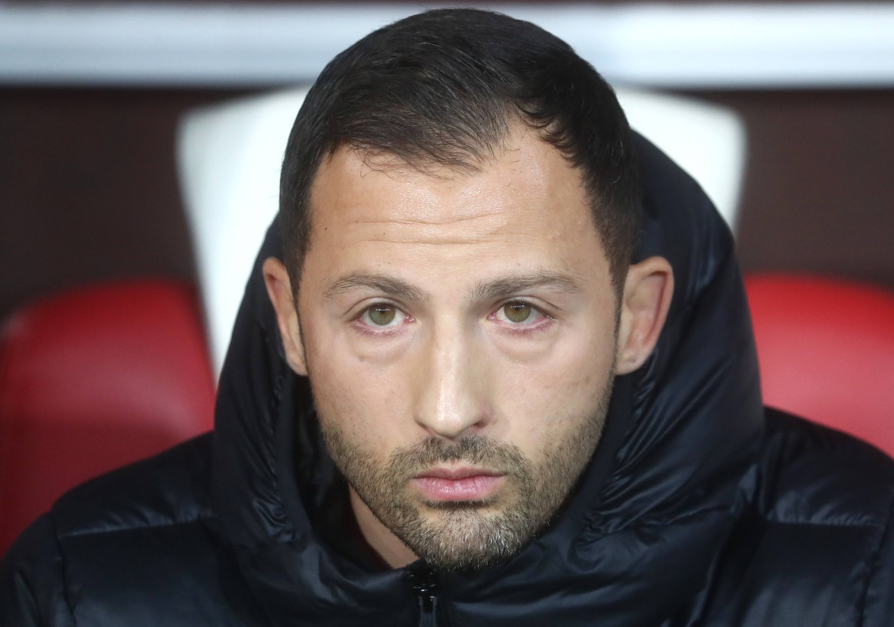 FC Schalke 04: Ex-Trainer Domenico Tedesco kassiert weiterhin Millionen. 