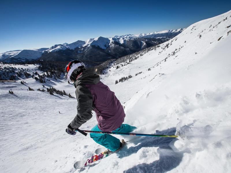 Arapahoe Basin - kurz A-Basin genannt - bietet steile und offene Hänge wie hier am Montezuma Bowl. Das Gebiet ist deshalb bei Könnern ziemlich beliebt.