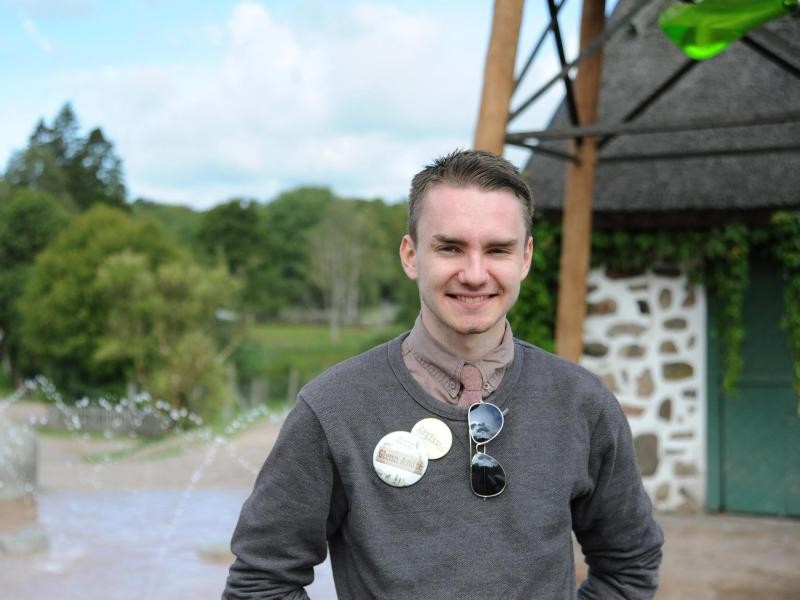 Glenn André ist Stage Manager in Skånes Djurpark.