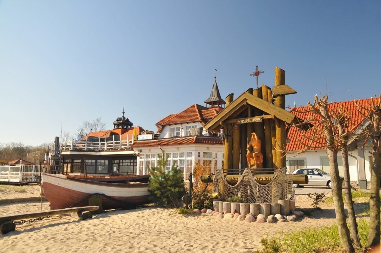 Die Bar Przystan liegt direkt am Strand in Sopot. 
