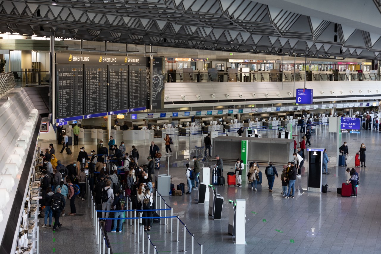 Flughafen Frankfurt: Ein Bild aus ruhigeren Tagen. Aktuell ist am Airport die Hölle los.