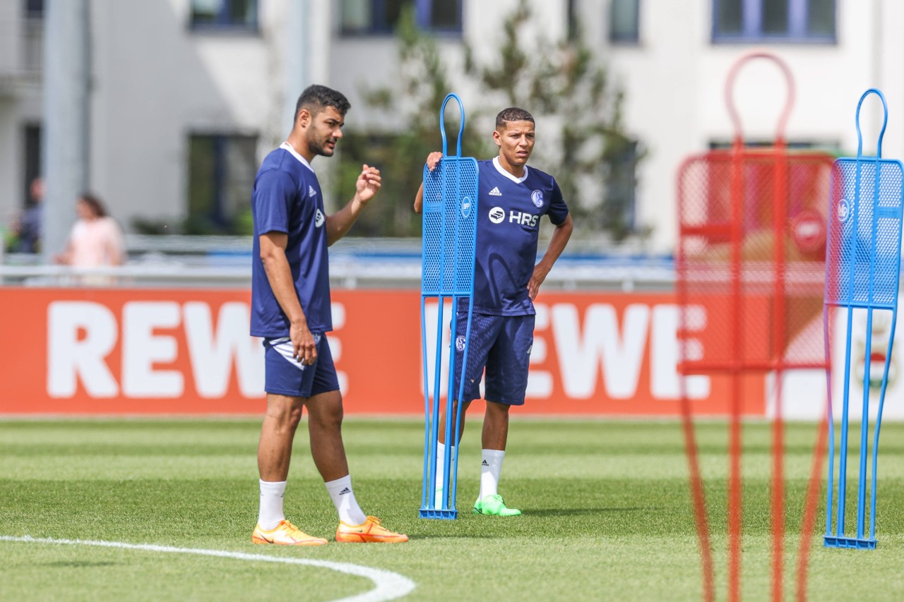 Ozan Kabak und Amine Harit sollen noch gehen.