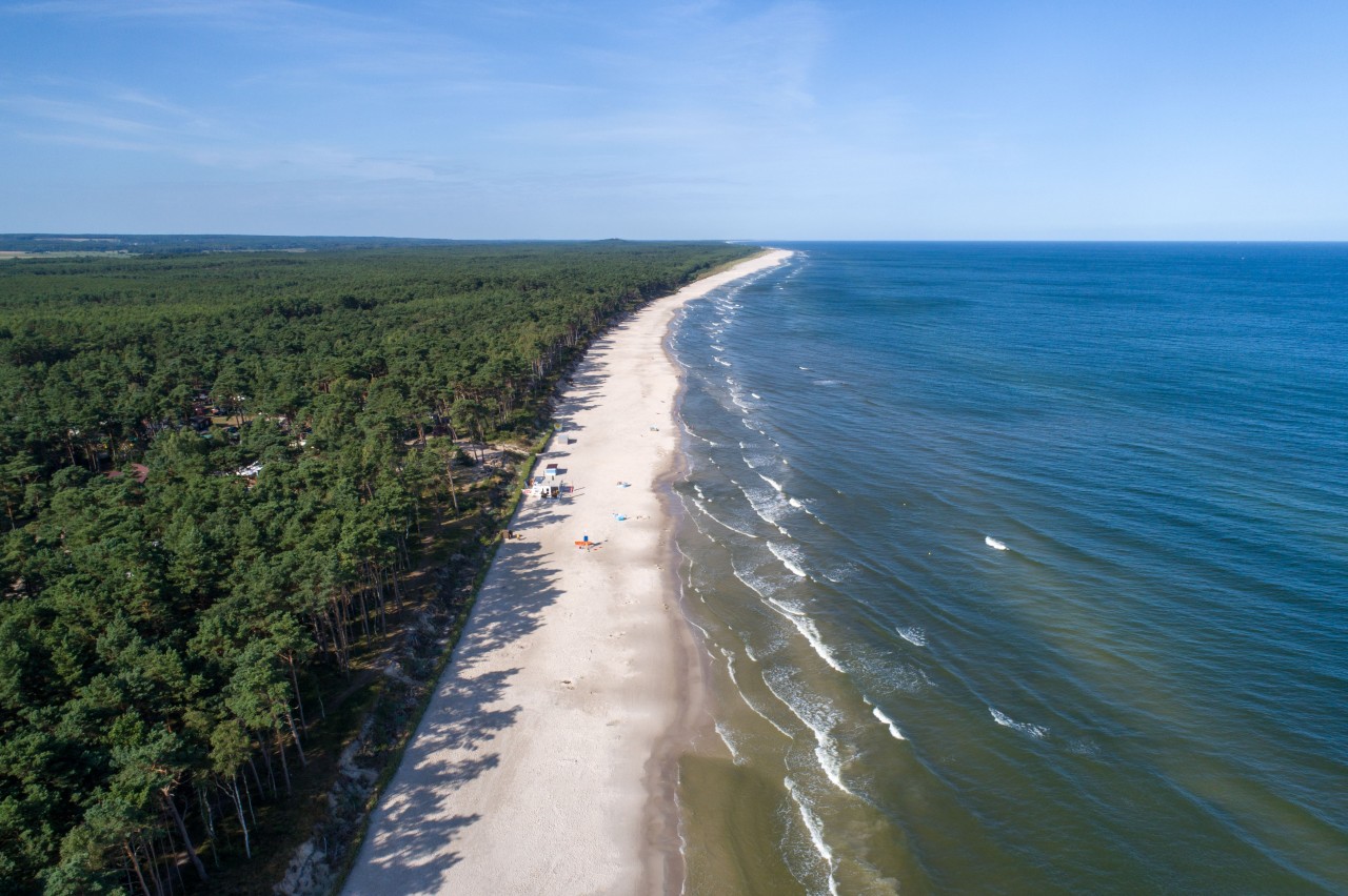 Endlose weiße Traumstrände säumen die polnische Ostseeküste.