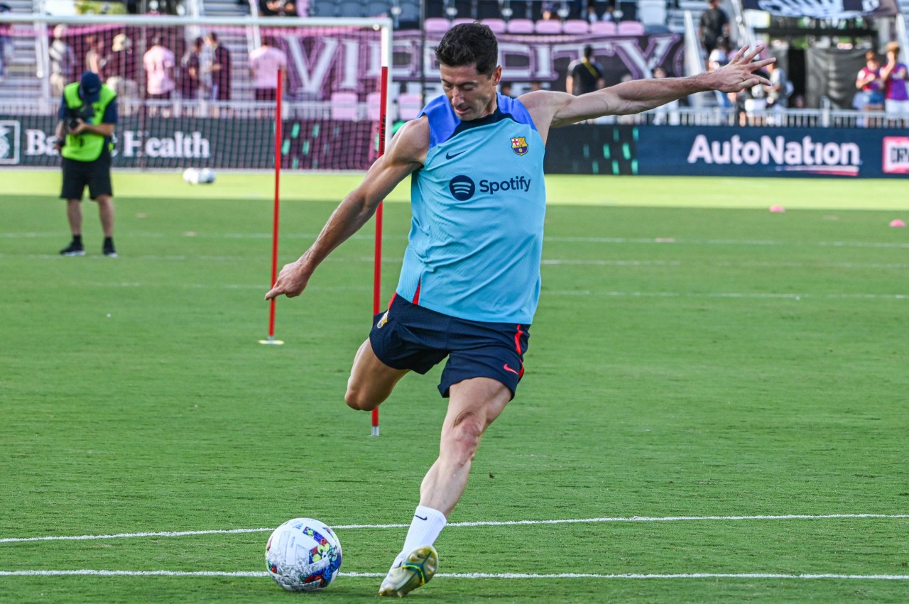 Robert Lewandowski im Training bei seinem neuen Klub. 