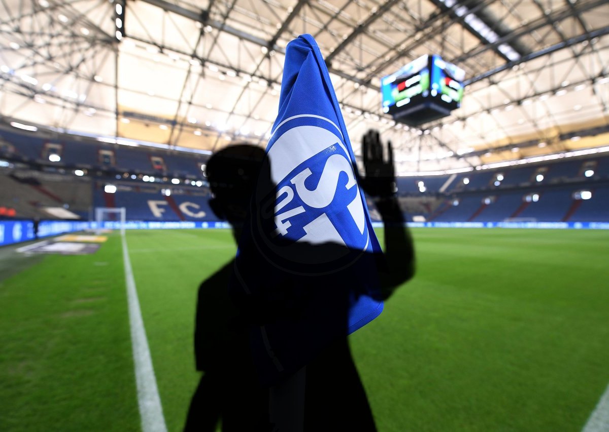 Schalke Calhanoglu.jpg