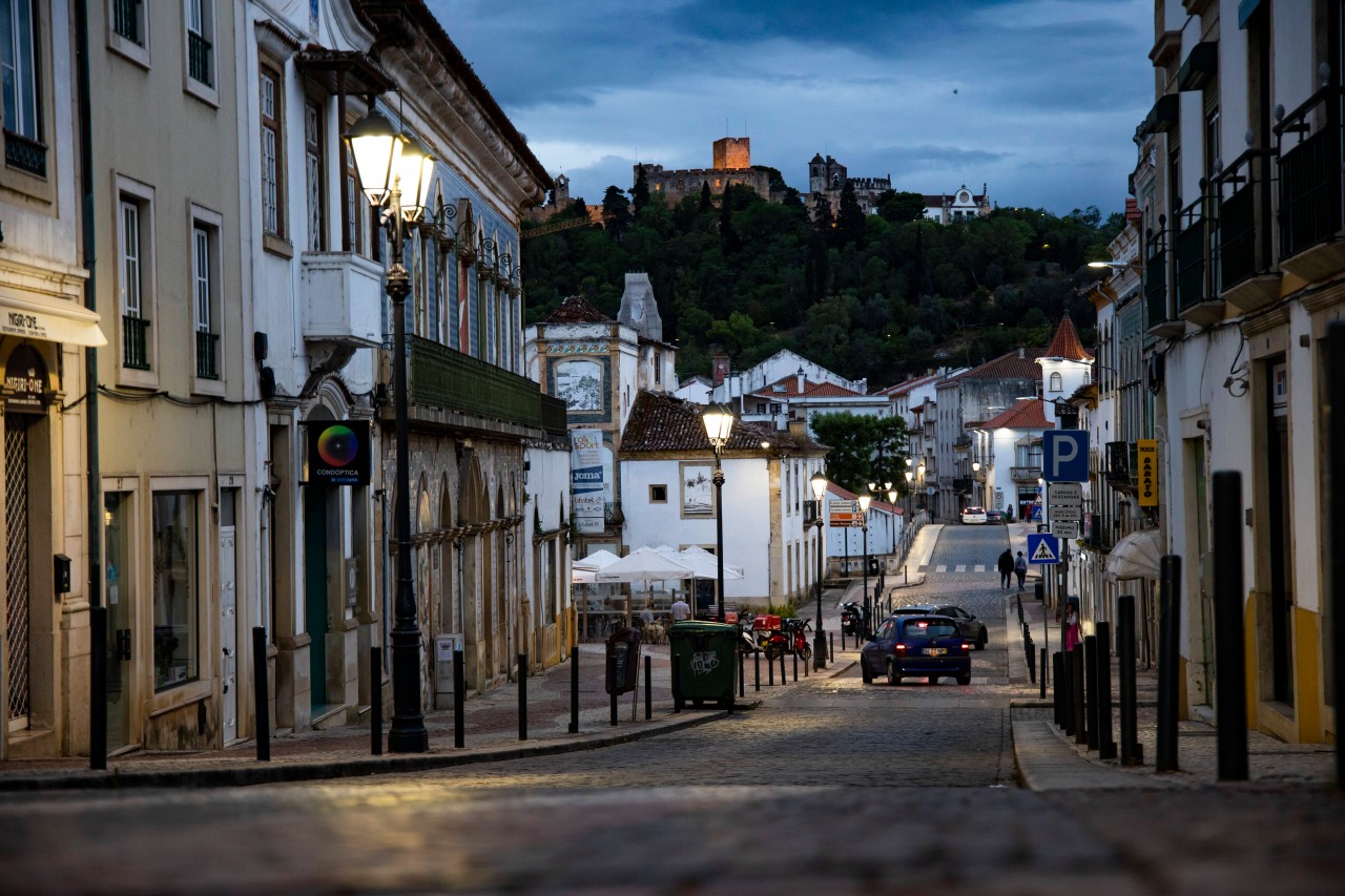 Im Urlaub in Portugal wird ein Paar beim Sex-Akt auf offener Straße erwischt. (Symbolbild)