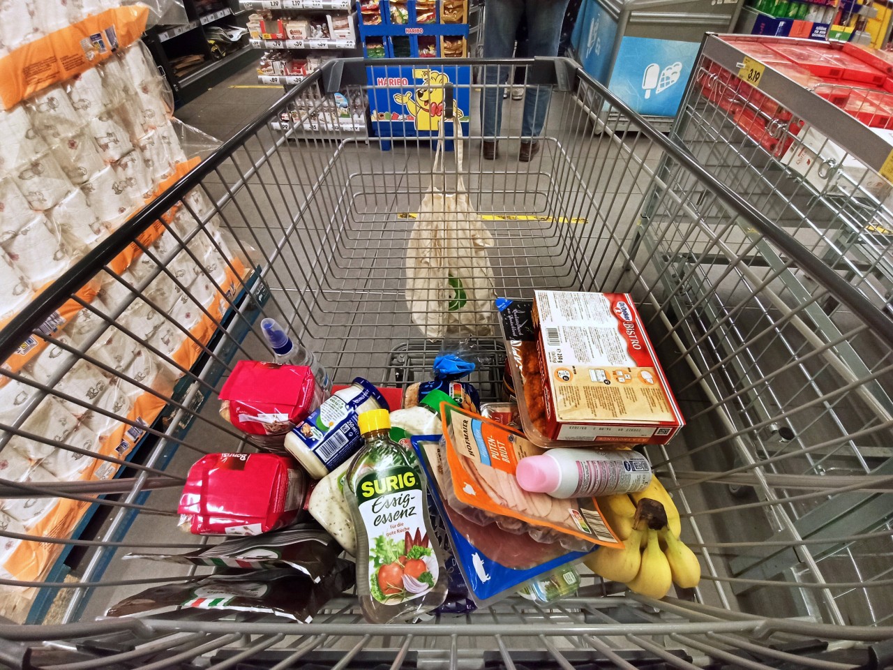 Es nimmt kein Ende! Die Preise bei Aldi, Rewe, Lidl und Co. steigen immer weiter an. (Symbolbild) 