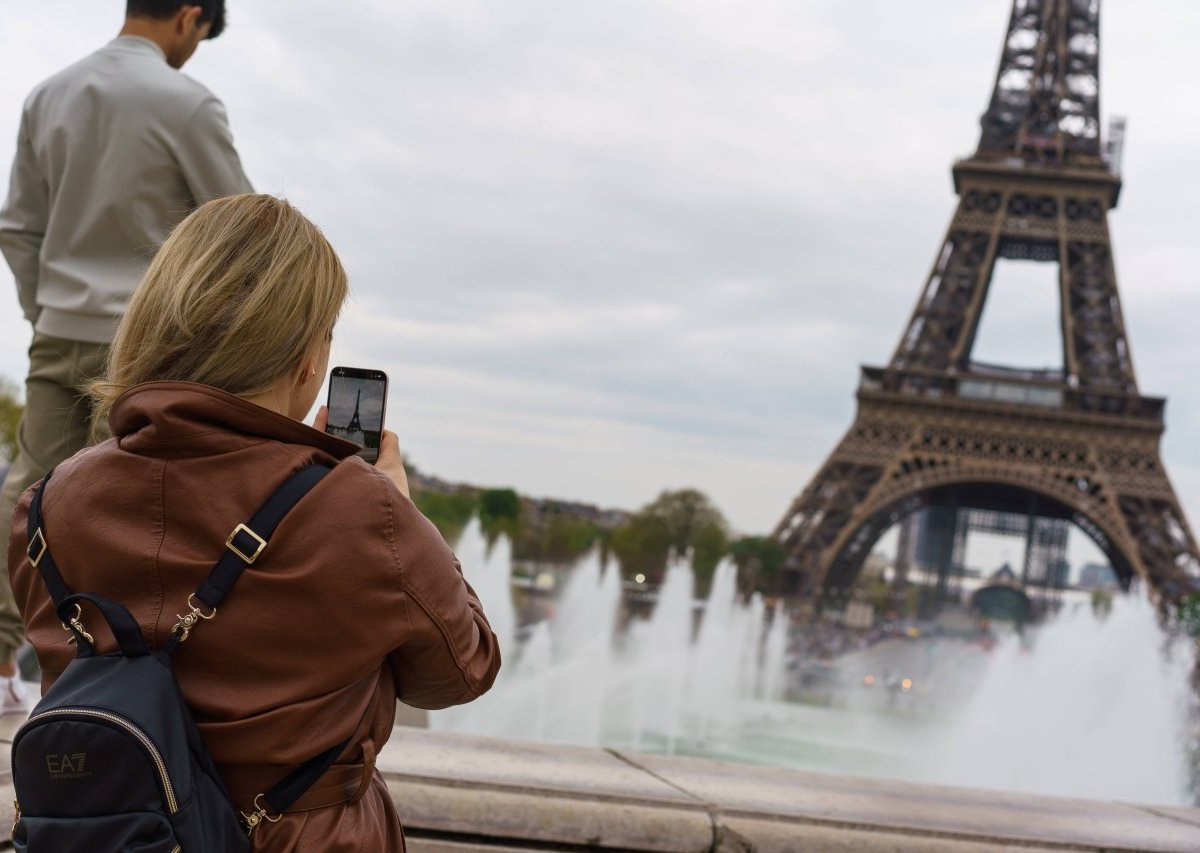 urlaub-in-frankreich-eiffelturm-einsturzgefährdet.jpg