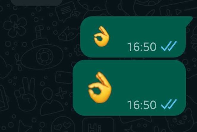 Einmal klein, einmal groß – so können Emojis auf Whatsapp aussehen.