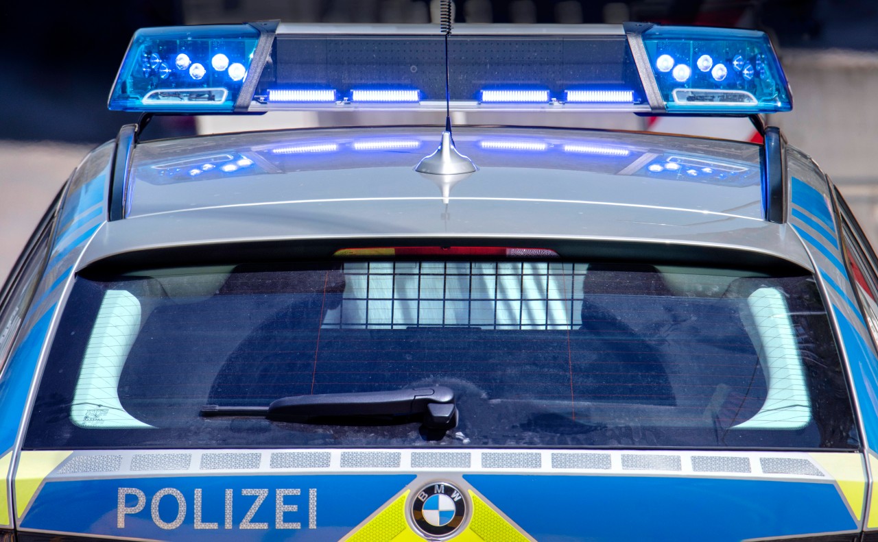Eine Mutter aus Duisburg hat ihr Fahrzeug in ein Polizei-Auto verwandelt. (Symbolbild)