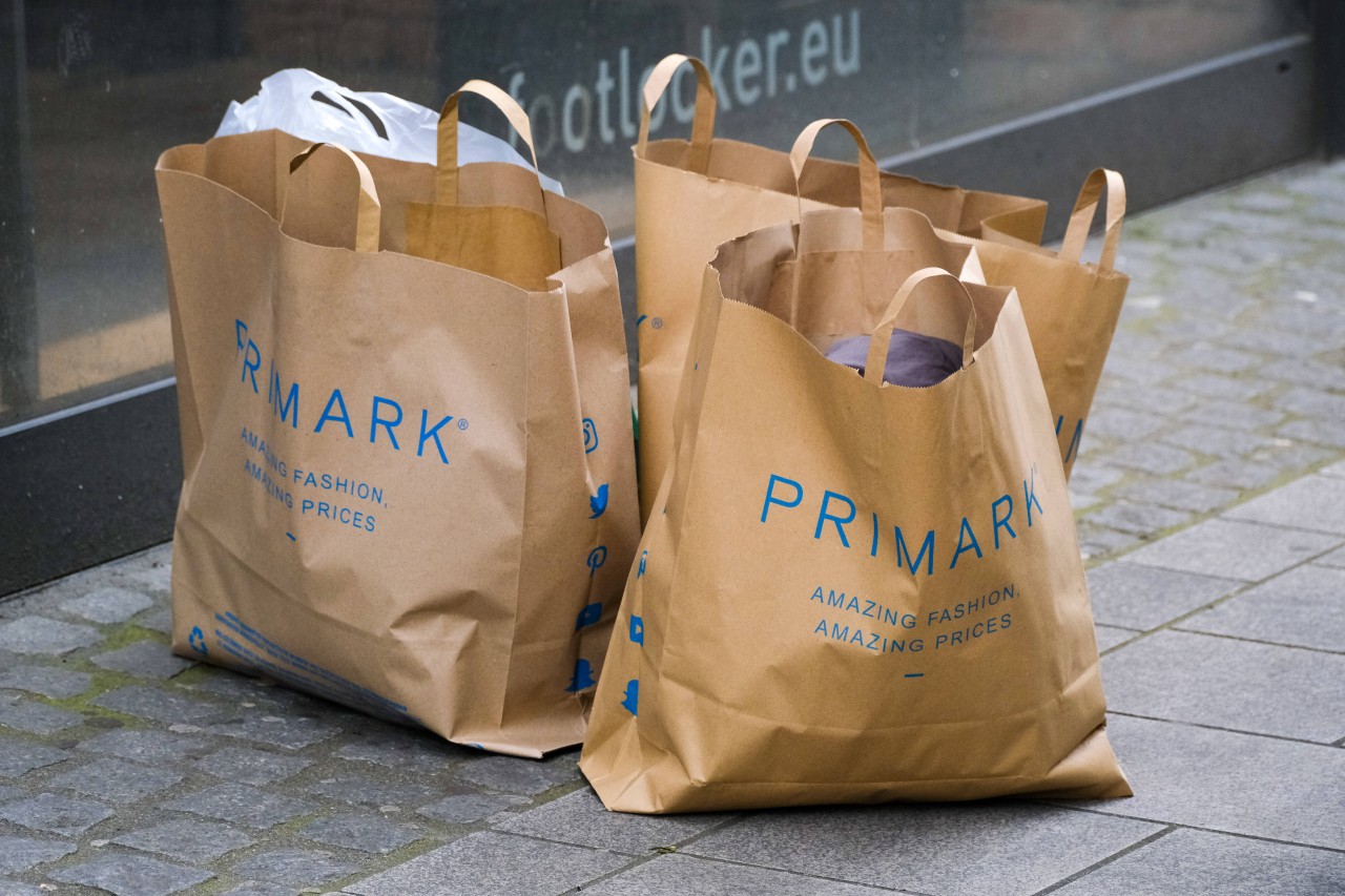 Menschen in Hartz 4 suchen meist nach Sonderangeboten und können sich nur günstige Mode leisten. Etwa beim Textil-Discounter Primark. 