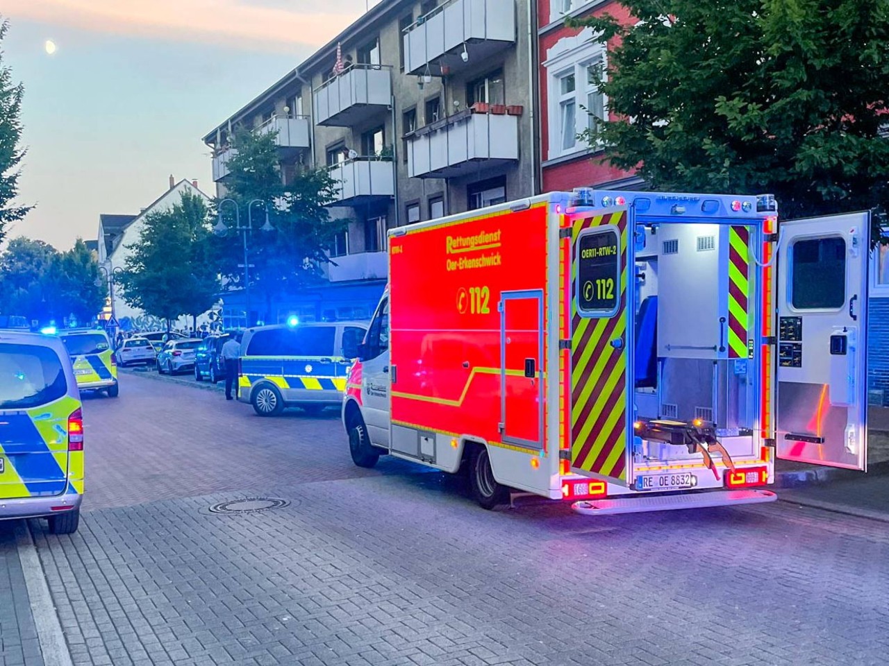 In Oer-Erkenschwick versucht die Polizei Recklinghausen am 7. August, den Randalierer in den Griff zu bekommen. Wenig später ist er tot.