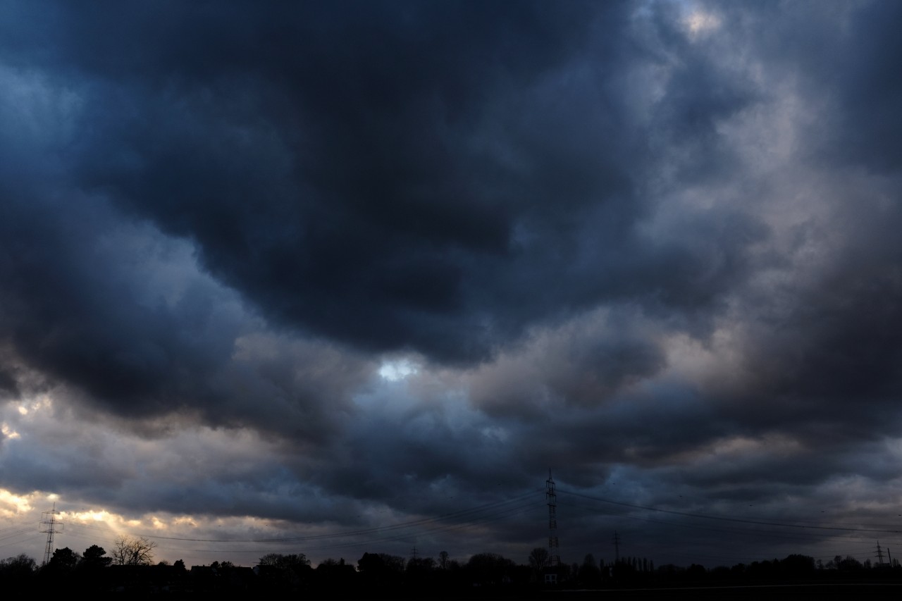 Wetter in NRW: Es braut sich etwas zusammen. (Symbolbild)