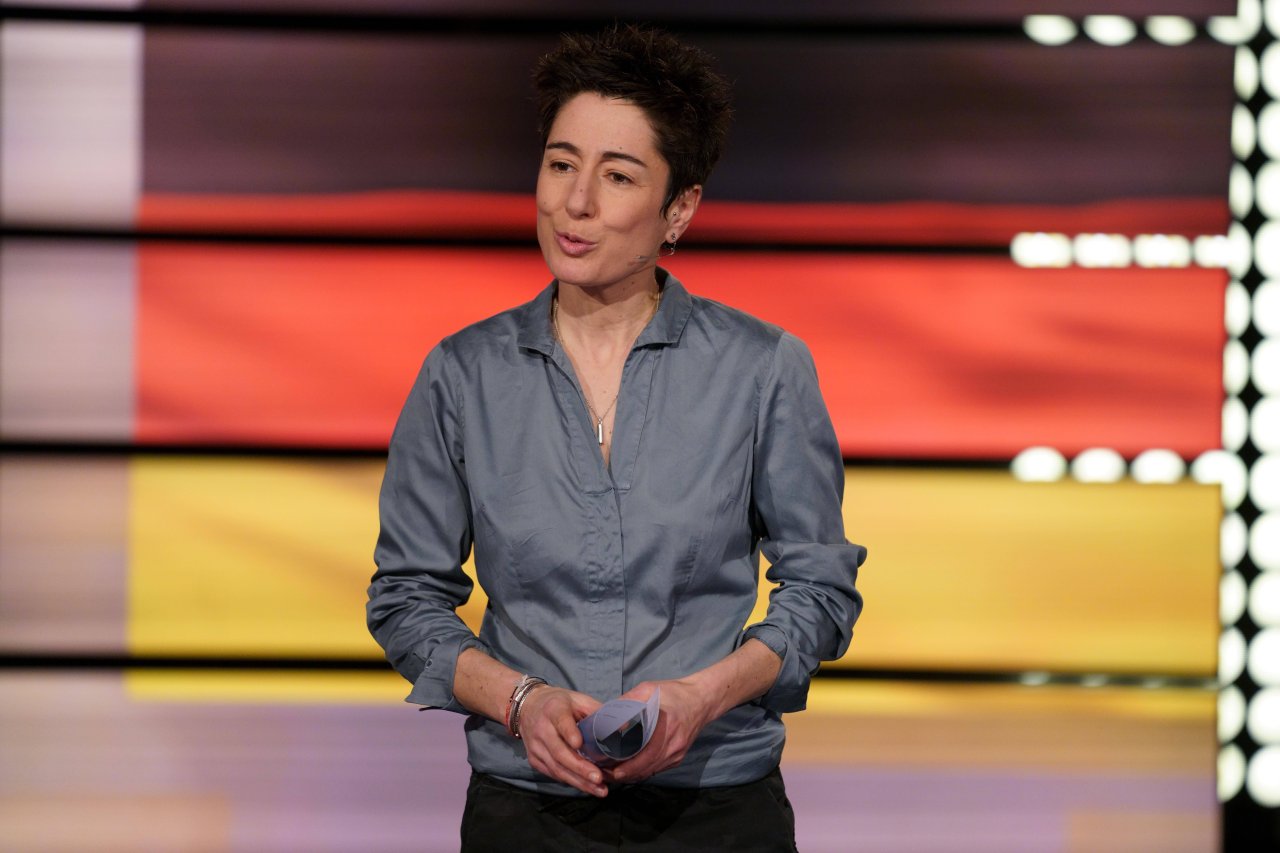 Nach Shitstorm Dunja Hayali Zieht Sich Aus Öffentlichkeit Zurück - p7v9c88