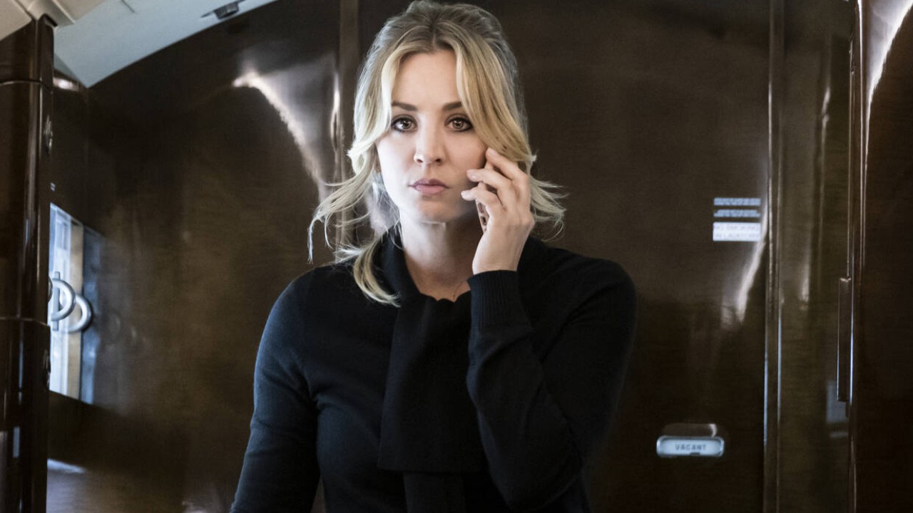 Während die Fans auf Staffel 3 von „The Flight Attendant“ warten, kündigt Hauptdarstellerin Kaley Cuoco ein neues Projekt an.