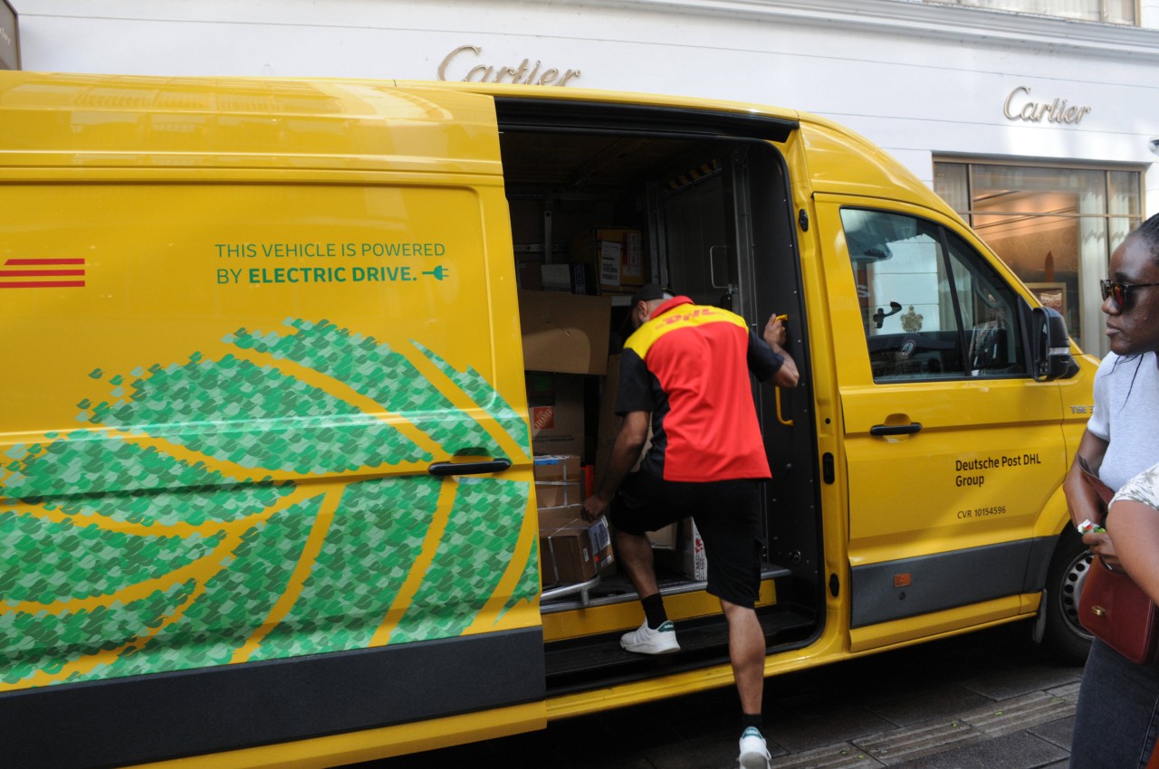 DHL ändert die Allgemeinen Geschäftsbedingungen zum 1. Oktober. Für die Kunden hat das gleich mehrere Folgen. (Symbolbild)