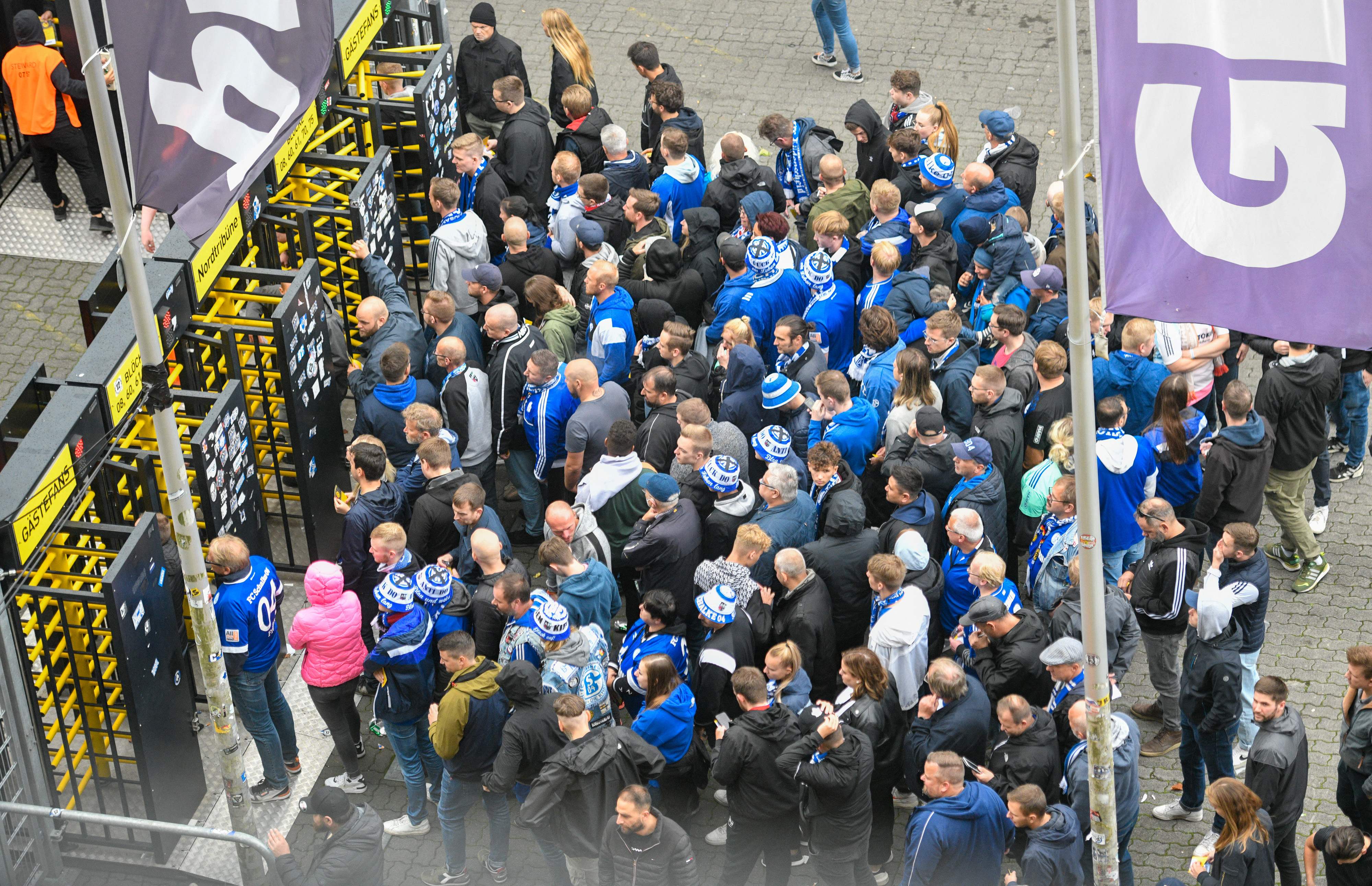 Dortmund – Schalke: Chaos Vor Dem Stadion ++ Probleme Beim Einlass ...