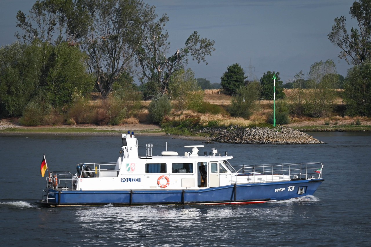 Die Polizei Duisburg hat tagelang nach dem Vater und seinem Sohn im Rhein gesucht.