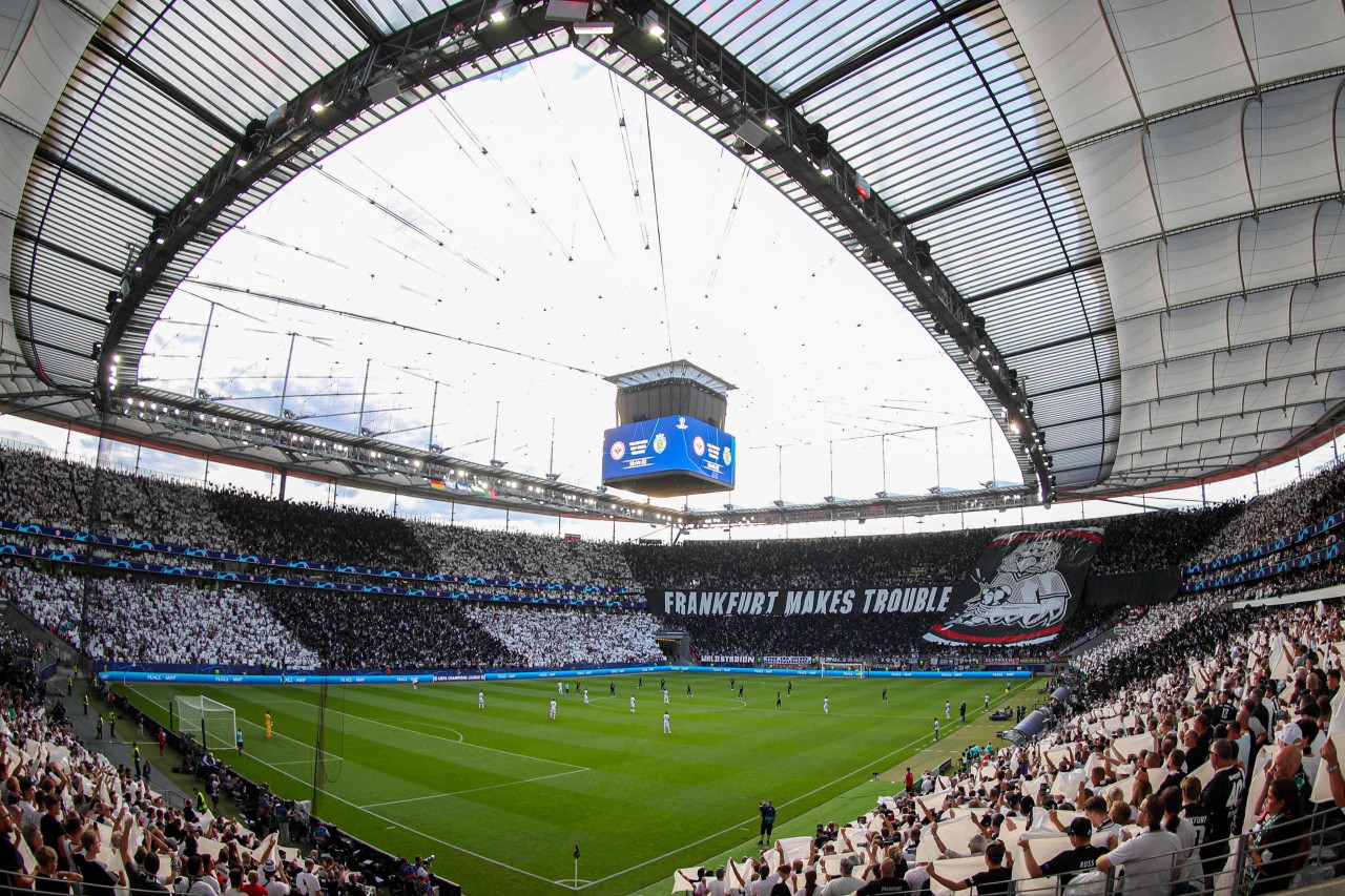 Eintracht Frankfurt - Sporting Lissabon: Die beeindruckende Choreo der SGE-Fans.